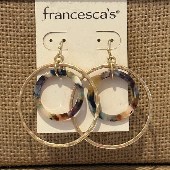 NWT Francesca’s Earrings gold tone hammered circles w/ acrylic marbled circle - Picture 3 of 7